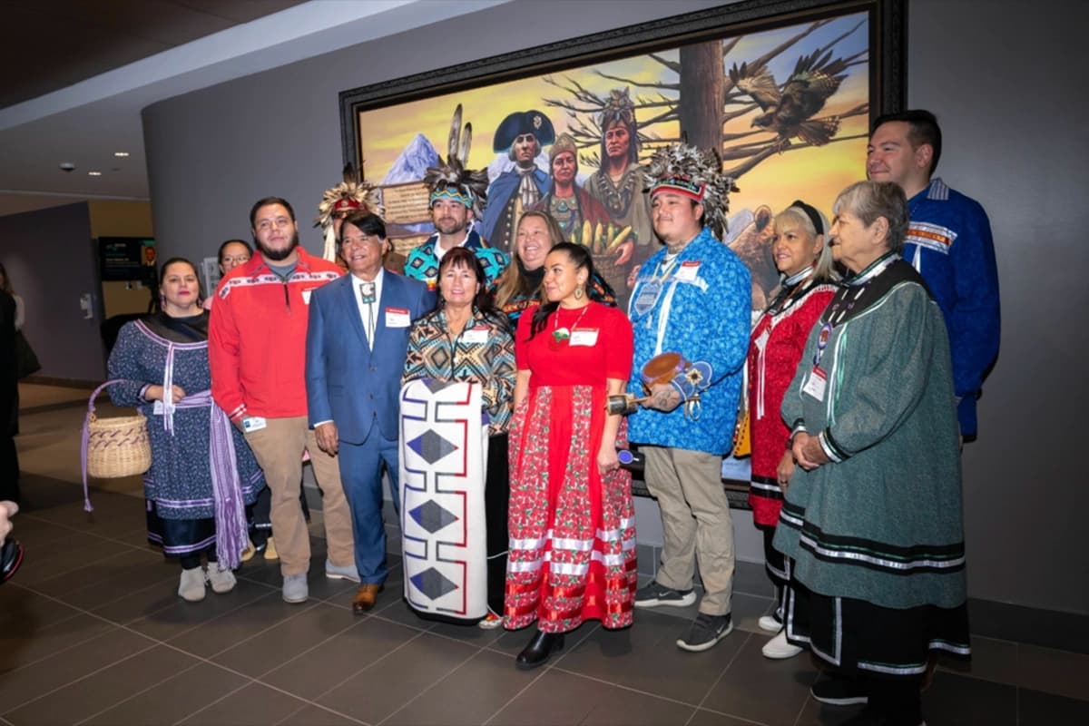 Photo of group at The Oneida Story Mural